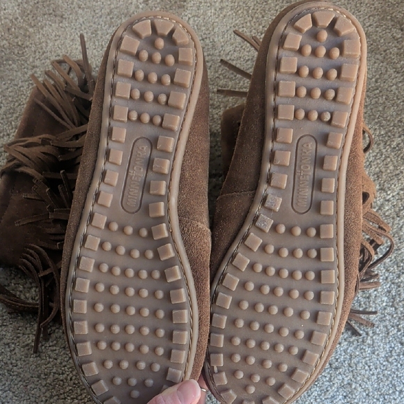 Minnetonka Brown Fringed Moccasin Boots - Picture 7 of 7